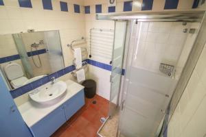 a bathroom with a sink and a shower at Casa 22 in Lagos