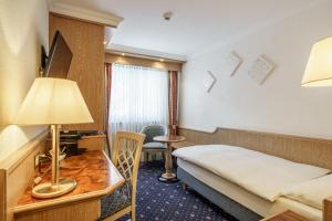 Postel nebo postele na pokoji v ubytování Hotel Alpenroyal