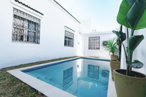 Gallery image of Villa bord de mer piscine chauffée et terrasse in Douar el Hafey