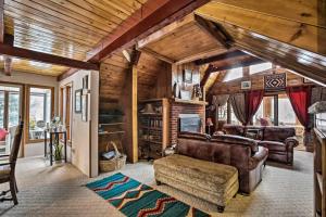 Fotografie z fotogalerie ubytování Serene Creekside Sheridan Getaway Mountain Views! v destinaci Sheridan