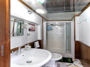 A bathroom at Nido tra le cupole, terrazza panoramica, Wi-Fi , AC