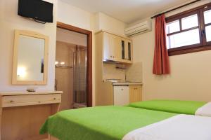 A bed or beds in a room at Pansion Evi