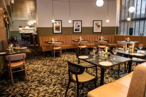 Leonardo Royal Hotel Birmingham餐厅或其他用餐的地方