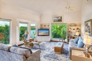 Televisyen dan/atau pusat hiburan di Little Current home