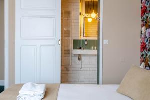 Postel nebo postele na pokoji v ubytování Ama Hôtel