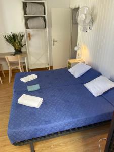 Postel nebo postele na pokoji v ubytování Gurtxu Rooms by Sun Sebastián