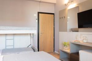 Postel nebo postele na pokoji v ubytování Bikini Tropicana Family Hotel