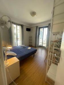 Postel nebo postele na pokoji v ubytování Gurtxu Rooms by Sun Sebastián