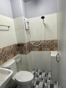 A bathroom at เส้นดี โฮสเทล Sendee Hostel