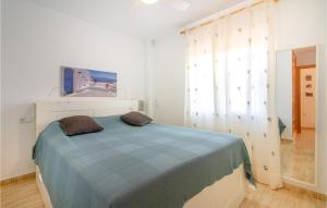 Posteľ alebo postele v izbe v ubytovaní Awesome Home In Pilar De La Horadada + 14 fotografií
