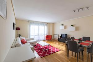 a living room with a couch and a table at Cituspace Las Tablas Azofra in Madrid