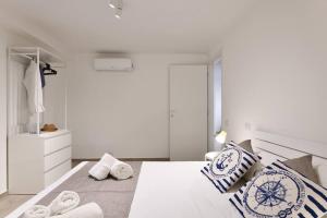 Postel nebo postele na pokoji v ubytování Cosy and Modern Apartment Portu Frailis