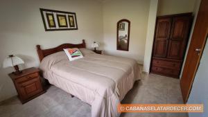 Ένα ή περισσότερα κρεβάτια σε δωμάτιο στο Cabañas el atardecer +49 φωτογραφίες