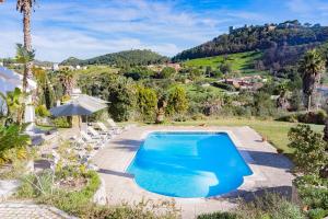 Výhled na bazén z ubytování Villa da Fonte nebo okolí