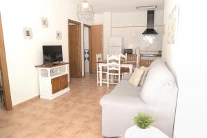 Televízia a/alebo spoločenská miestnosť v ubytovaní Apartamento Elena - Sólo Familias y Parejas