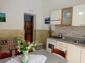 A kitchen or kitchenette at Mary Home - Casa Vacanza Taormina