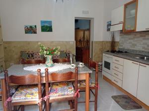A kitchen or kitchenette at Mary Home - Casa Vacanza Taormina