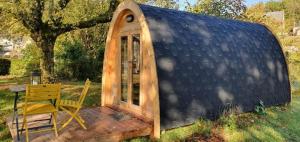 Ogród w obiekcie Cabane 2/3 pers au Camping les Patis