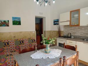 A kitchen or kitchenette at Mary Home - Casa Vacanza Taormina