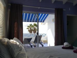 a bedroom with a bed and a view of the ocean at Marazul Dive Apartment F1 in Sabana Westpunt