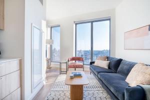 Гостиная зона в Clinton Hill 2br w wd gym pool nr BAM NYC-974