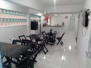 Ruang makan di hostel