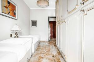 A bed or beds in a room at Morgantini House San Siro-Duomo "Netflix & Terrace"