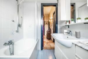 A bathroom at Morgantini House San Siro-Duomo "Netflix & Terrace"