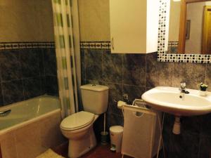 A bathroom at Encanto de Aragón