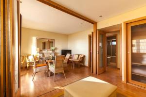 a living room with a table and chairs at Comfortable House in Moledo with Sea View and Parking in Moledo