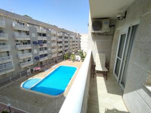 Bazén v ubytování MILA Słoneczny Apartament w Torrevieja Centrum nebo v jeho okolí