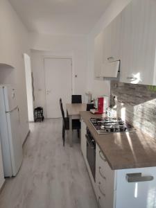 A kitchen or kitchenette at Casa Levante