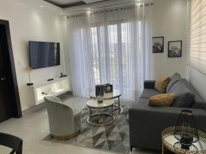 a living room with a couch and a table at Paradise Room Rialto Residences in Santiago de los Caballeros