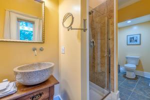 a bathroom with a sink and a shower at Monroe Manor Inn in South Haven