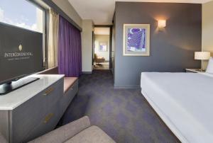 Postel nebo postele na pokoji v ubytování InterContinental St. Paul Riverfront by IHG
