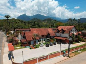 an aerial view of a small town with houses at Pousada Finlândia in Penedo
