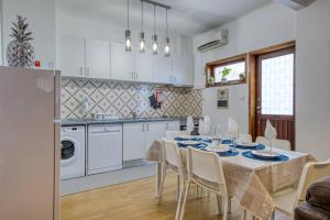 a kitchen and dining room with a table and chairs at Spacious House in Porto for family and friends in Maia