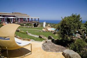 Hồ bơi trong/gần Bajaloglia Resort