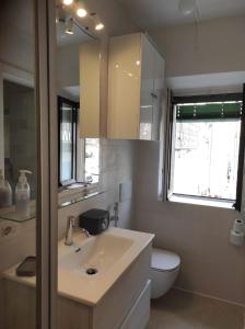 A bathroom at Maddalena House