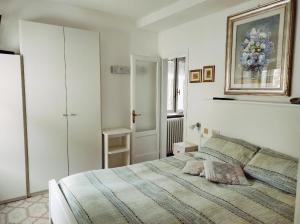 A bed or beds in a room at Maddalena House
