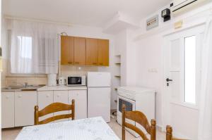 Kuchyň nebo kuchyňský kout v ubytování Apartments Kursan