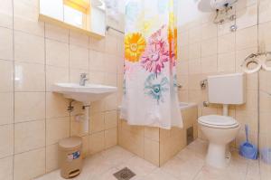 Koupelna v ubytování Apartments Kursan + 23 fotografií