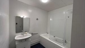 Kúpeľňa v ubytovaní Appartement T4 70m2 - meublé - centre ville - proche Thermes