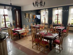 Restauracja lub miejsce do jedzenia w obiekcie HOTEL - Pałac Słonowice