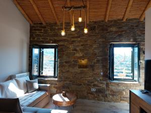 A seating area at by karakas Γαστρί