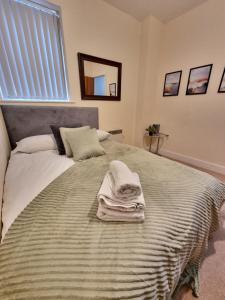 Llit o llits en una habitació de 2 Bedroom - City Centre Location - perfect for family’s