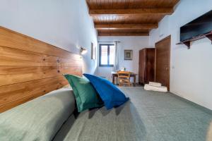 a bedroom with a bed with a large wooden headboard at Agriturismo Tenuta del Grillaio in Acquaviva delle Fonti