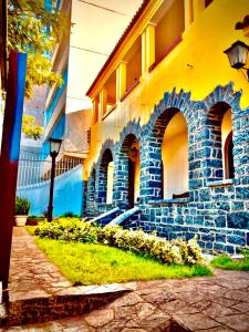 a building with a blue stone wall and a street light at Dom Alberto Hostel in Corumbá