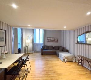 A seating area at Navona Gold Apartment