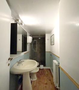A bathroom at Navona Gold Apartment